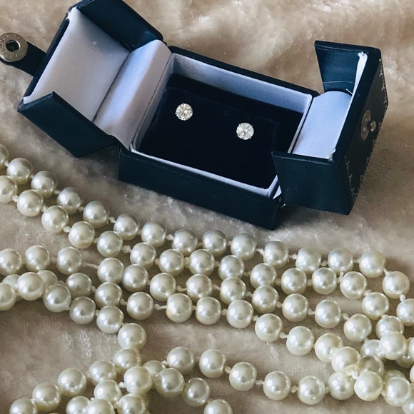 $3000 1 Carat natural Diamond Stud Earrings 14 Karat White Gold 1/2 carat each - Picture 1 of 14